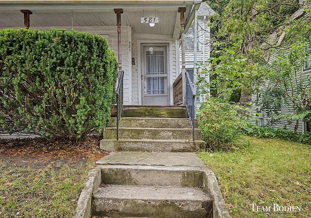 Photo 2 of Sale Pending at 581 Harlan Ave, Grand Rapids, MI 49503 | MLS# 70548799 | Listing updated on 2026-09-01