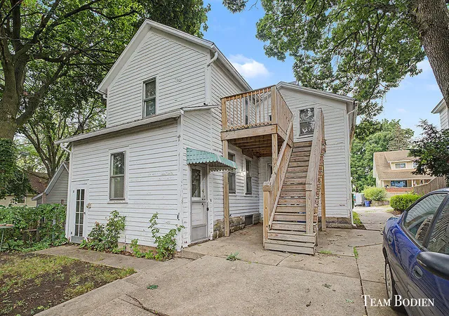 Photo 3 of Sale Pending at 581 Harlan Ave, Grand Rapids, MI 49503 | MLS# 70548799 | Listing updated on 2026-09-01