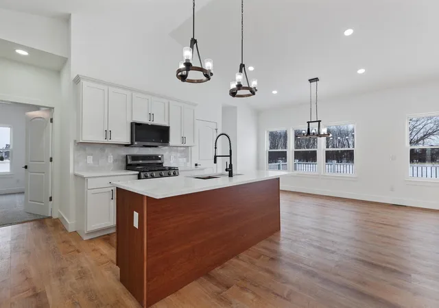Photo 2 of Single family home for sale at 4909 Schmitz Ct, Adrian, MI 49221 | MLS# 70519491 | Listing updated on 2026-07-25