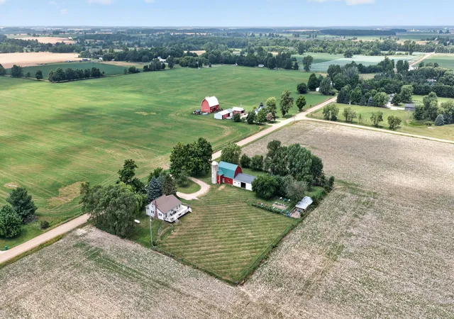 Photo 2 of Single family home for sale at 4395 S Grove Rd, Saint Johns, MI 48879 | MLS# 50213686 | Listing updated on 2026-08-24