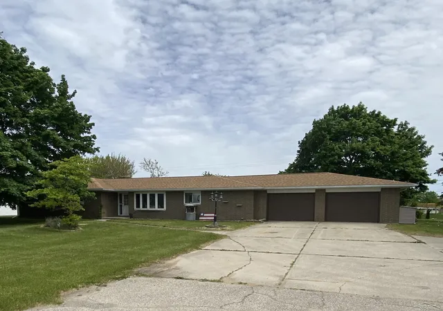 Homes for sale in Hemlock, MI | 1032 N Hemlock Rd, Hemlock, MI 48626 | MLS# 50208645