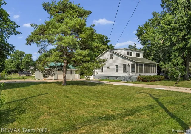 2nd image of 19615 Eastwood Dr, Harper Woods, MI 48225 | MLS# 61013987