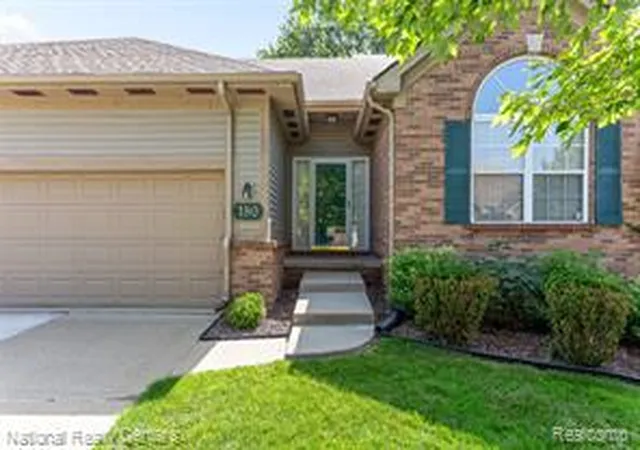 Homes for sale in Commerce Township, MI | 180 Winslow Cir, Commerce Township, MI 48390 | MLS# 61008251