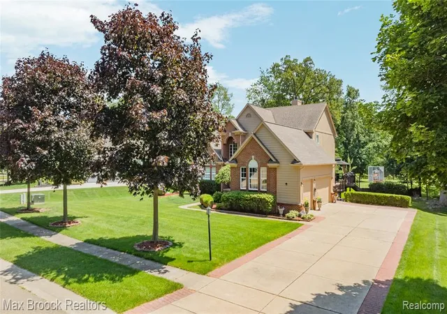 Photo 3 of Single family home for sale at 2322 Sandlewood Dr, White Lake, MI 48383 3930 | MLS# 61025558 | Listing updated on 2026-08-29