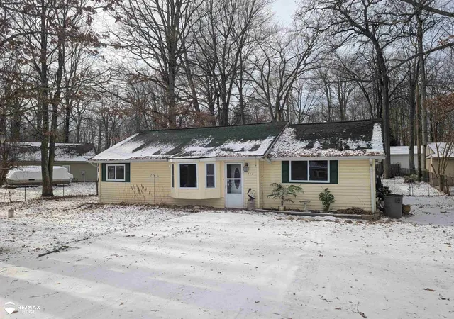Homes for sale in Columbiaville, MI | 710 Lakeshore Dr, Columbiaville, MI 48421 | MLS# 50196441