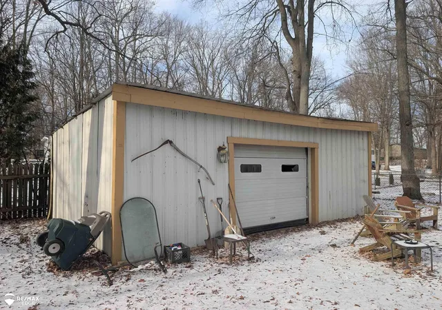 Homes for sale in Columbiaville, MI | 710 Lakeshore Dr, Columbiaville, MI 48421 | MLS# 50196441