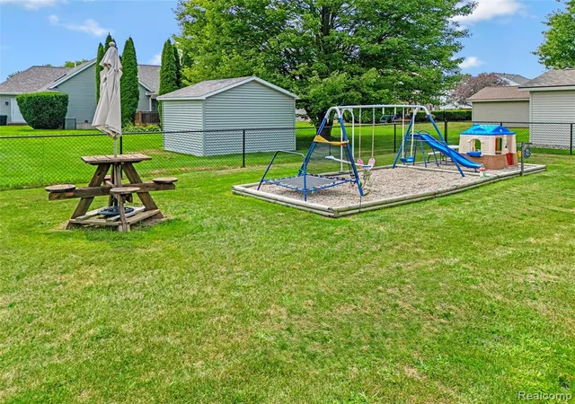 55th image of 6250 Burningtree Dr, Burton, MI 48509 | MLS# 61020940