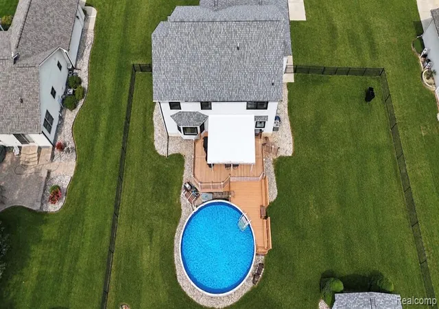 5th image of 6250 Burningtree Dr, Burton, MI 48509 | MLS# 61020940