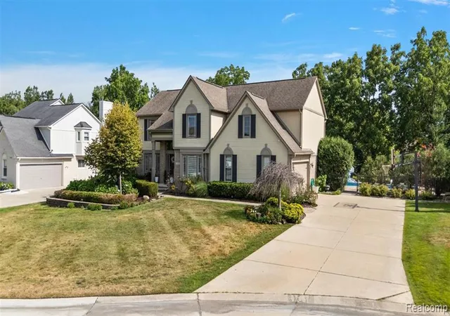 Photo 4 of Sale Pending at 37235 Aspen Dr, Farmington Hills, MI 48335 | MLS# 61022110 | Listing updated on 2026-08-31
