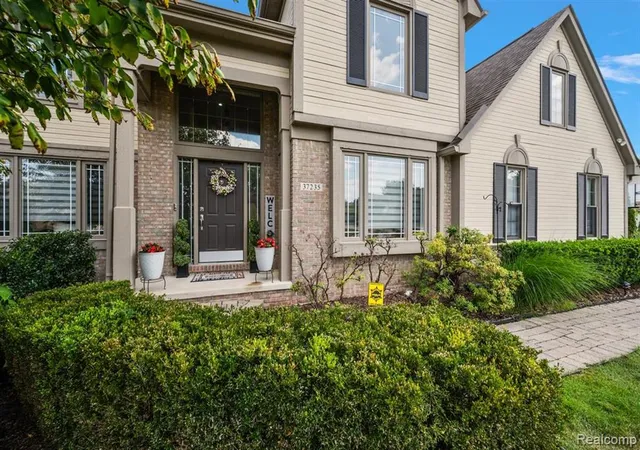 Photo 5 of Sale Pending at 37235 Aspen Dr, Farmington Hills, MI 48335 | MLS# 61022110 | Listing updated on 2026-08-31