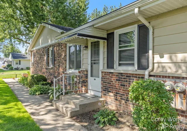 Homes for sale in Grand Rapids, MI | 686 Andover St, Grand Rapids, MI 49548 | MLS# 70544929