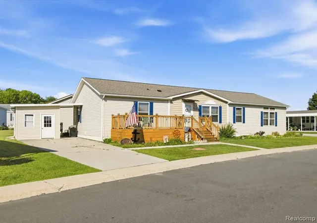 Photo 3 of Manufactured home for sale at 6180 Twin Lakes Dr, Port Huron, MI 48074 | MLS# 61018996 | Listing updated on 2026-08-08