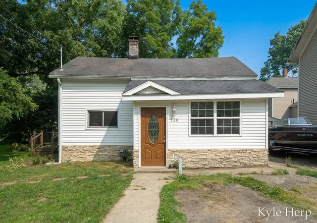 Photo 3 of Sale Pending at 720 N Boltwood St, Hastings, MI 49058 | MLS# 70546533 | Listing updated on 2026-09-01