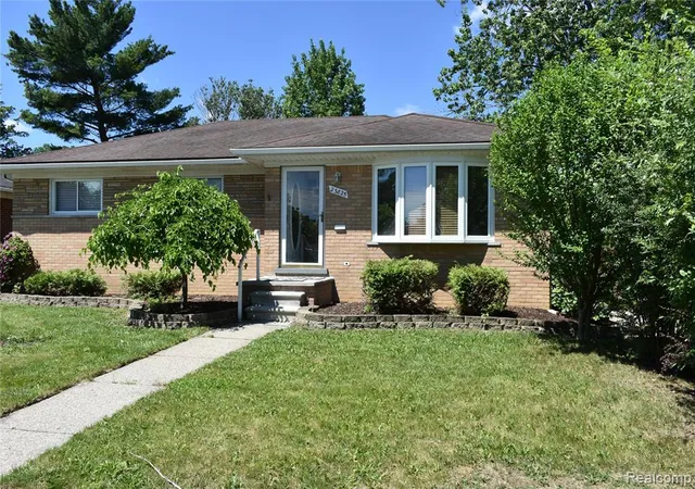 Homes for sale in Eastpointe, MI | 23825 Johnston Ave, Eastpointe, MI 48021 | MLS# 61002175