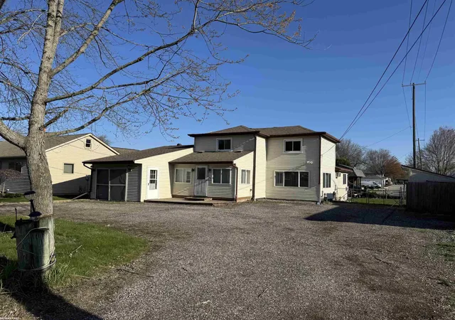 Homes for sale in Algonac, MI | 710 Ruskin Ave, Algonac, MI 48001 | MLS# 50211396