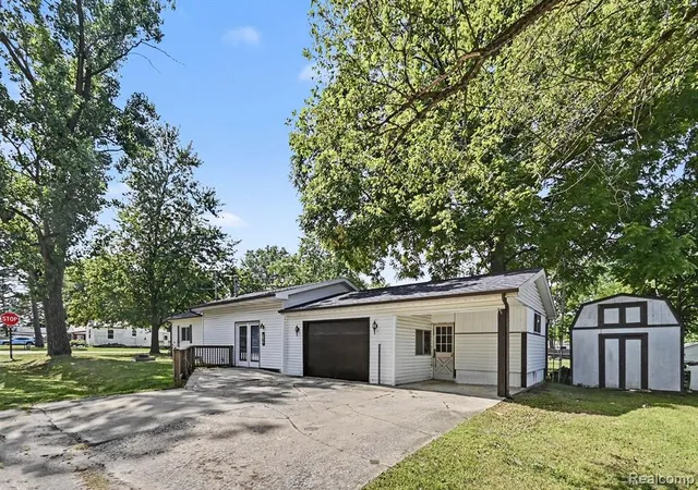 Photo 3 of Single family home for sale at 1107 Corydon Dr, Mount Morris, MI 48458 1601 | MLS# 61024715 | Listing updated on 2026-09-04