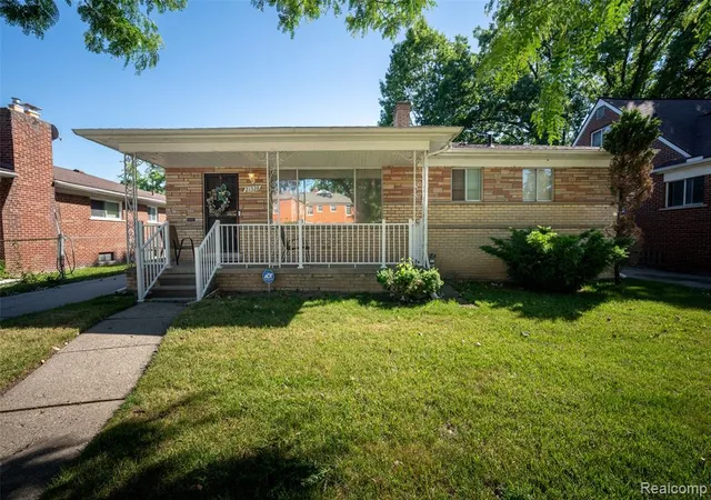 Homes for sale in Harper Woods, MI | 21328 Sloan Dr, Harper Woods, MI 48225 | MLS# 61003274