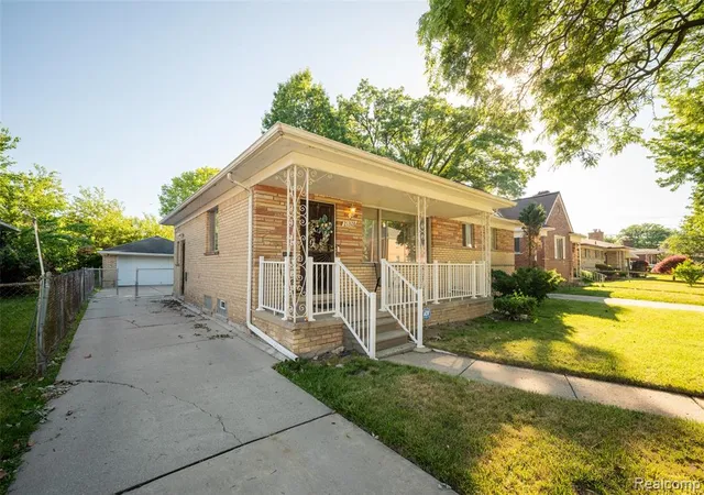 Homes for sale in Harper Woods, MI | 21328 Sloan Dr, Harper Woods, MI 48225 | MLS# 61003274