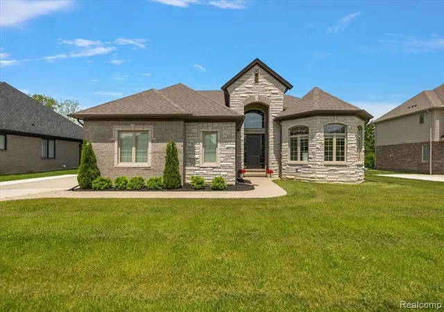 2nd image of 7659 Crimson Ct, Utica, MI 48316 5897 | MLS# 60997109