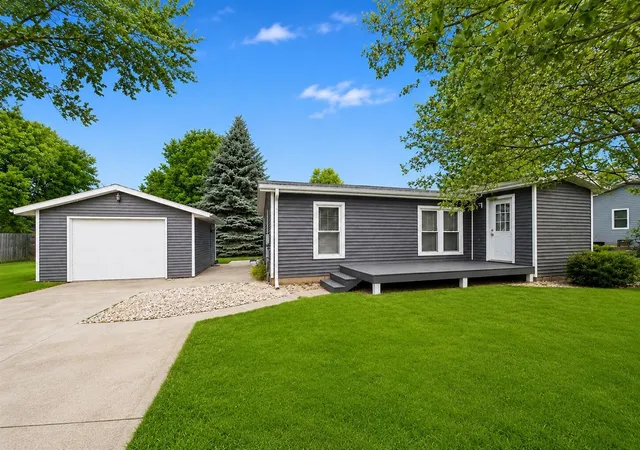23rd image of 611 Connie Ave, Fremont, MI 49412 | MLS# 70534079