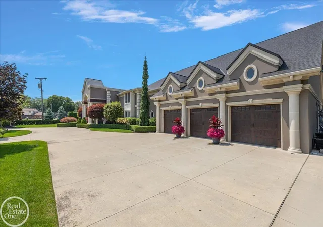 Homes for sale in Harrison Twp, MI | 38371 Huron Pointe Dr, Harrison Twp, MI 48045 | MLS# 50185325