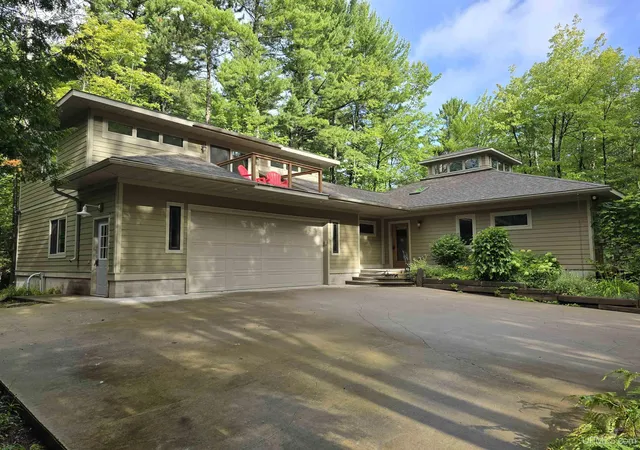 Photo 2 of Single family home for sale at 402 County Road 550 Road, Marquette, MI 49855 | MLS# 50219794 | Listing updated on 2026-08-29