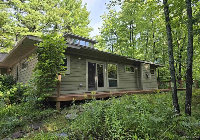 Photo 3 of Single family home for sale at 402 County Road 550 Road, Marquette, MI 49855 | MLS# 50219794 | Listing updated on 2026-09-12