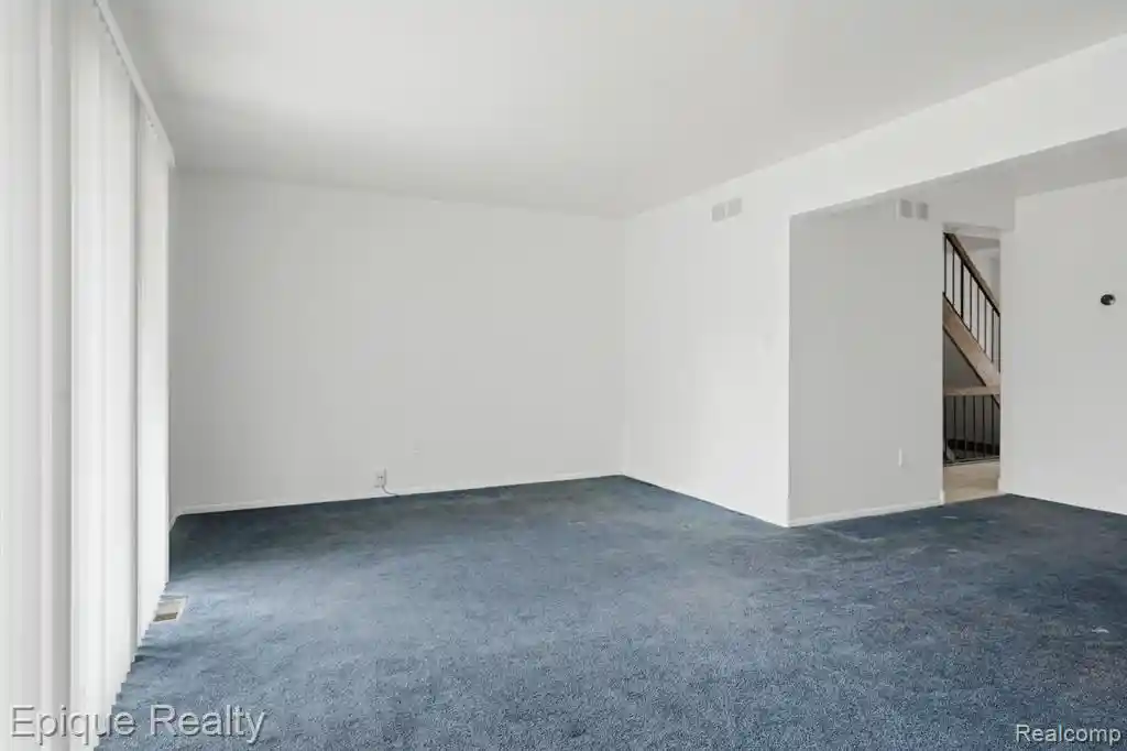 Listing Photo 13 - Condo for sale in building located at 3895 Old Creek Rd, Troy, MI 48084