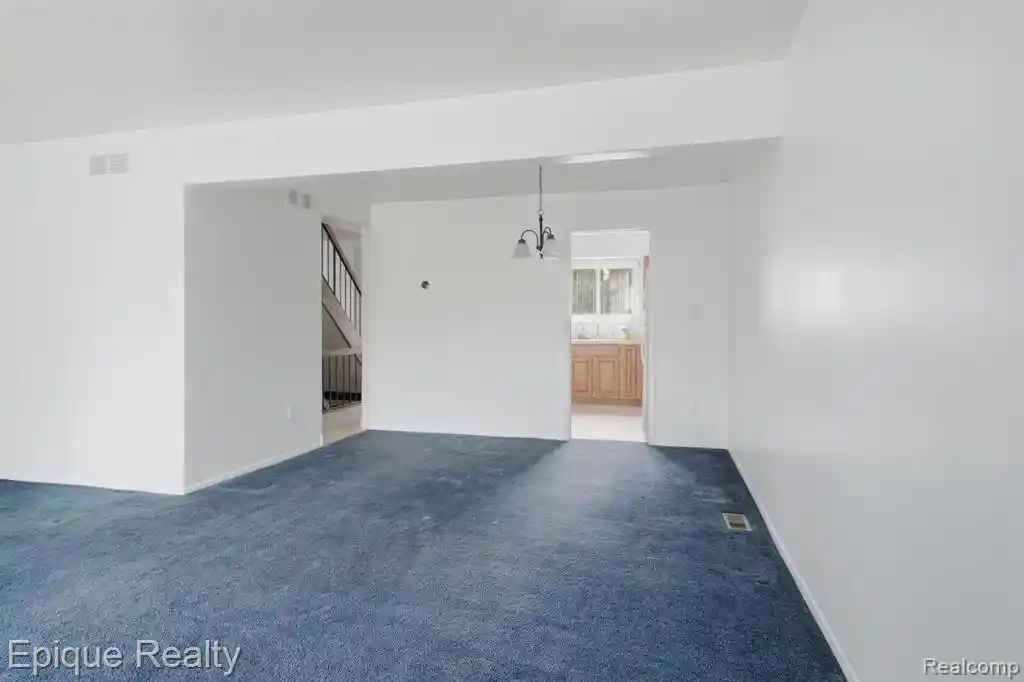 Listing Photo 14 - Condo for sale in building located at 3895 Old Creek Rd, Troy, MI 48084