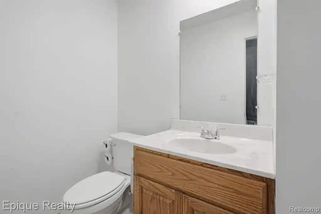 Listing Photo 15 - Condo for sale in building located at 3895 Old Creek Rd, Troy, MI 48084
