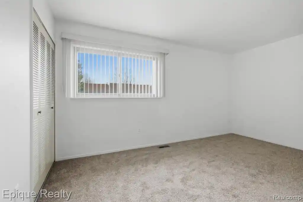 Listing Photo 16 - Condo for sale in building located at 3895 Old Creek Rd, Troy, MI 48084