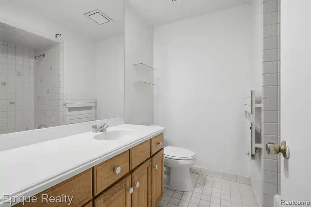 Listing Photo 18 - Condo for sale in building located at 3895 Old Creek Rd, Troy, MI 48084