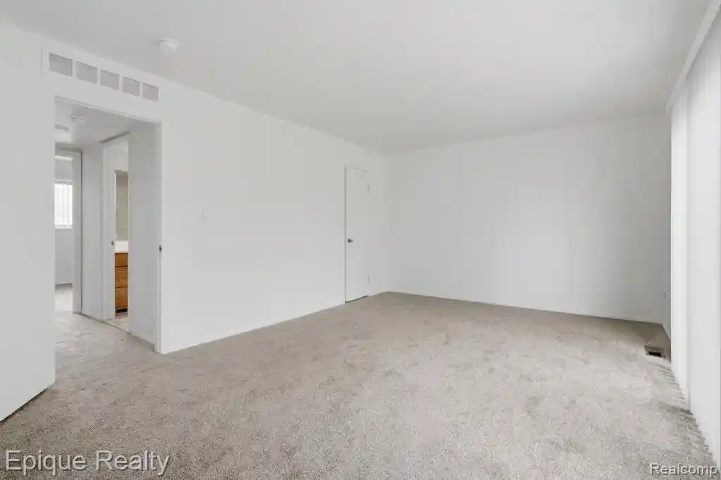 Listing Photo 19 - Condo for sale in building located at 3895 Old Creek Rd, Troy, MI 48084