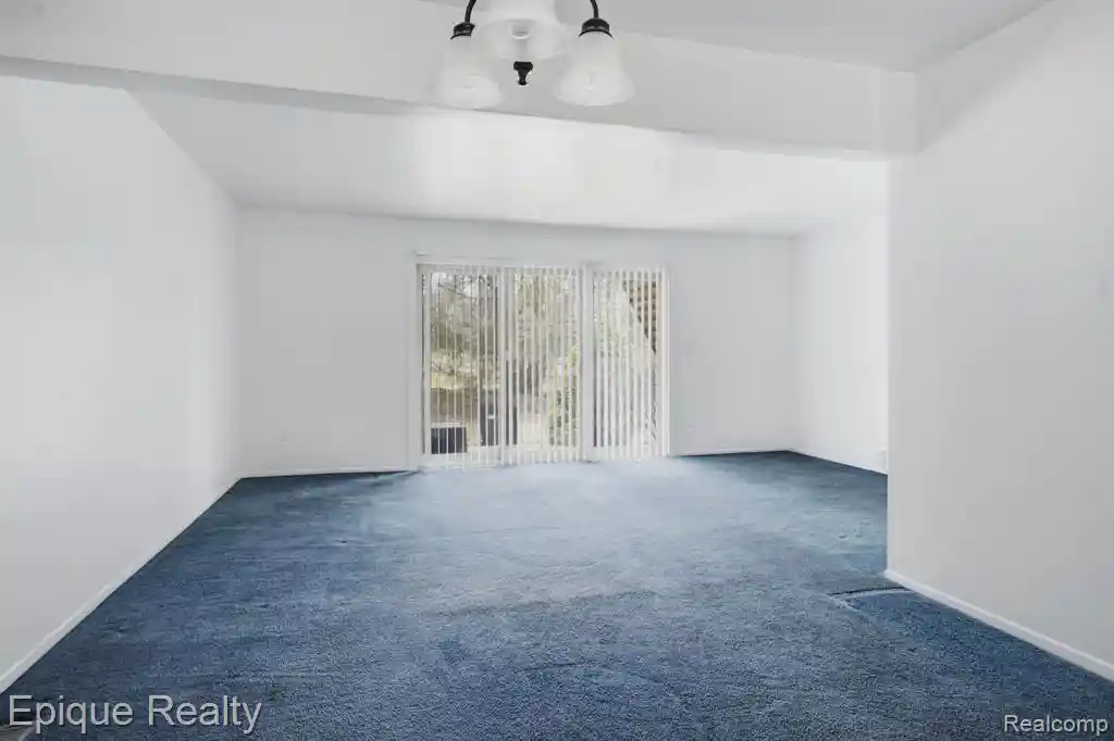 Listing Photo 2 - Condo for sale in building located at 3895 Old Creek Rd, Troy, MI 48084