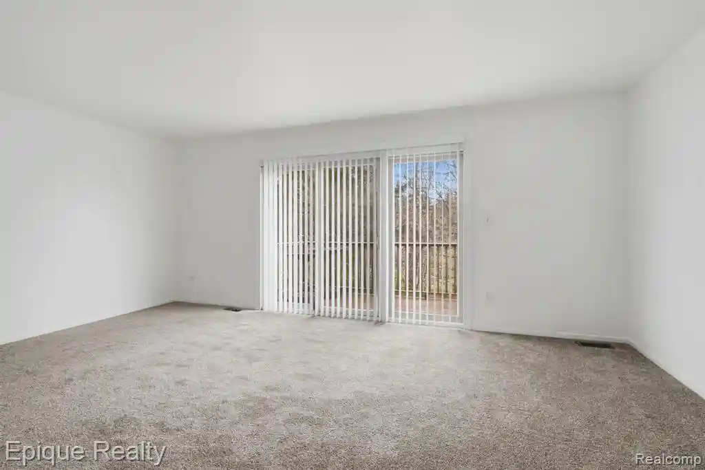 Listing Photo 4 - Condo for sale in building located at 3895 Old Creek Rd, Troy, MI 48084