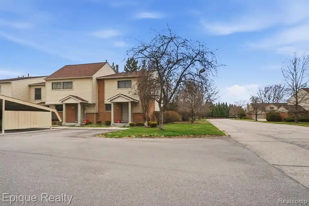 Listing Photo 6 - Condo for sale in building located at 3895 Old Creek Rd, Troy, MI 48084