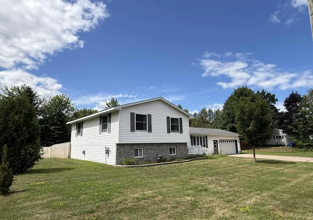 1st image of 525 Erie Ave, Marquette, MI 49855 | MLS# 50219035