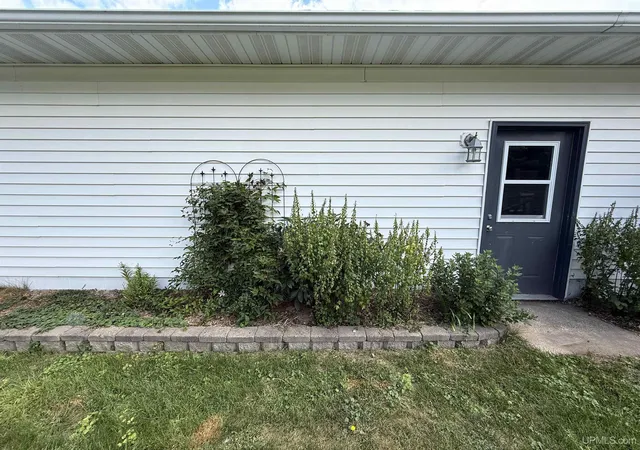 28th image of 525 Erie Ave, Marquette, MI 49855 | MLS# 50219035