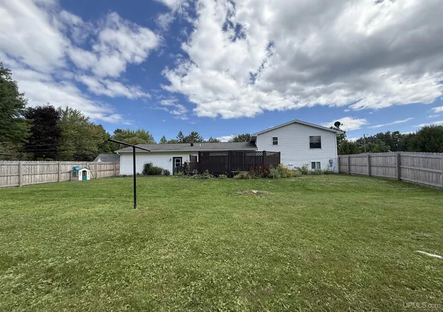 5th image of 525 Erie Ave, Marquette, MI 49855 | MLS# 50219035