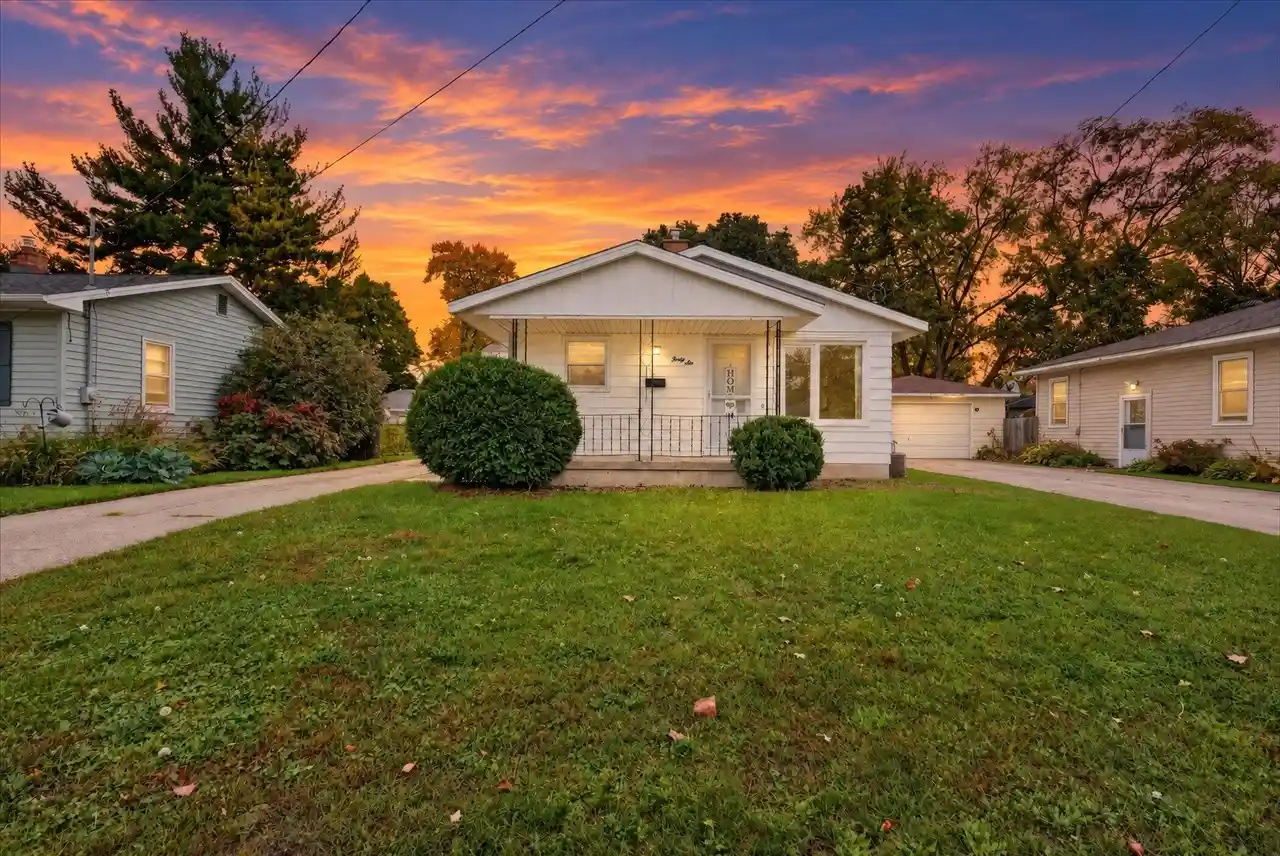 Photo 1 of Sale Pending at 46 Maplelawn St, Grand Rapids, MI 49548 | MLS# 70565528 | Listing updated on 2026-10-27