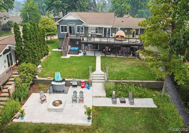 3rd image of 3233 Shawnee Ln, Waterford, MI 48329 | MLS# 61011464