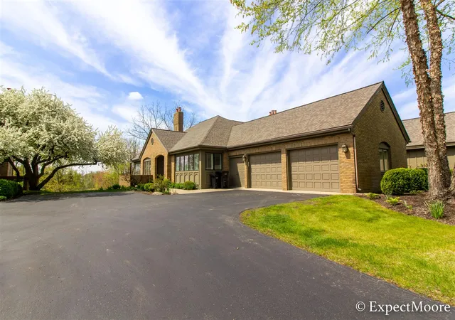 Photo 1 of Condo for sale at 632 Cascade Hills Rdg, Grand Rapids, MI 49546 | MLS# 70467144 | Listing updated on 2025-12-09