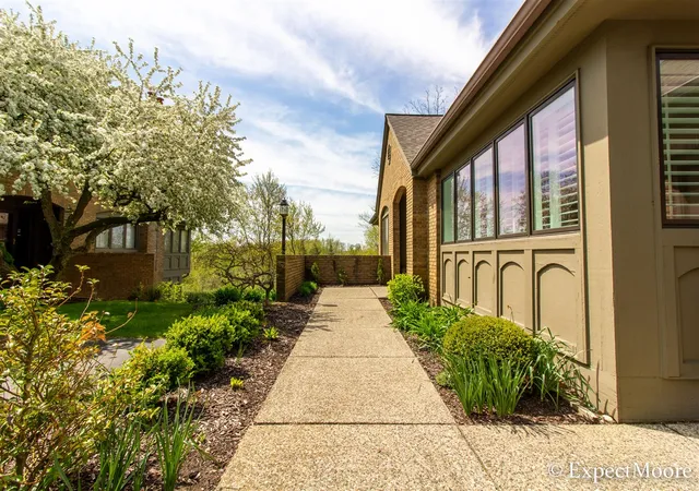 Photo 3 of Condo for sale at 632 Cascade Hills Rdg, Grand Rapids, MI 49546 | MLS# 70467144 | Listing updated on 2025-12-09