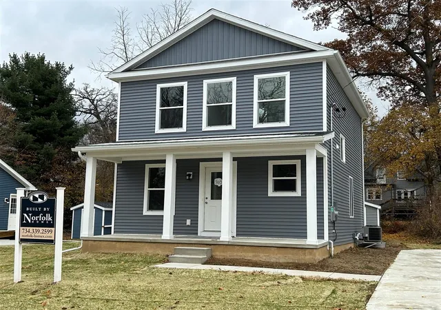 Homes for sale in Jackson, MI | 522 Oakhill Ave, Jackson, MI 49201 | MLS# 70530872