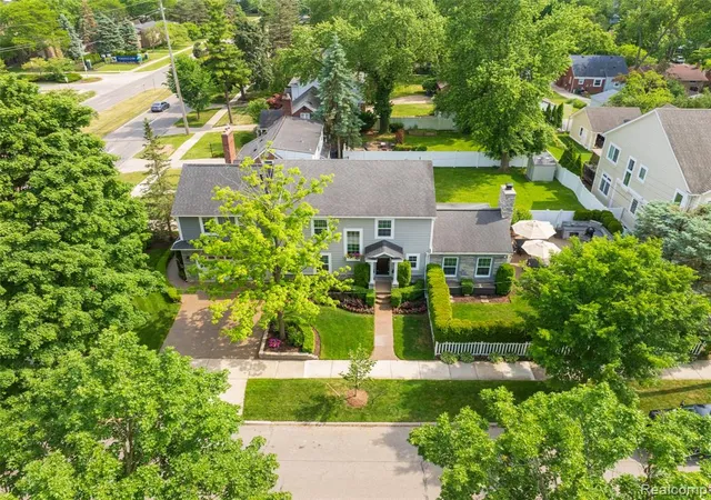 Photo 2 of Sale Pending at 2872 Manchester Rd, Birmingham, MI 48009 7500 | MLS# 61001548 | Listing updated on 2026-09-01