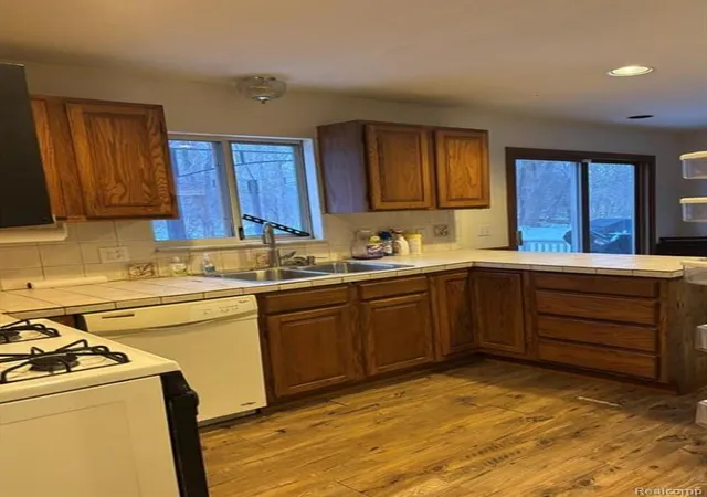 Homes for sale in Burton, MI | 6099 Brookwood Dr, Burton, MI 48509 | MLS# 60994989