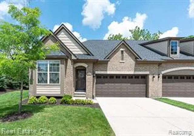 Homes for sale in Rochester, MI | 1011 Hampshire Ct, Rochester, MI 48307 | MLS# 61009379