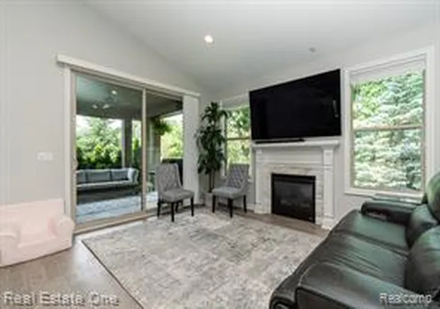 Homes for sale in Rochester, MI | 1011 Hampshire Ct, Rochester, MI 48307 | MLS# 61009379
