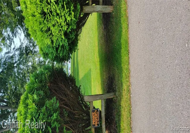 Homes for sale in Howell, MI | 1382 Elmhurst Dr, Howell, MI 48843 | MLS# 61009847