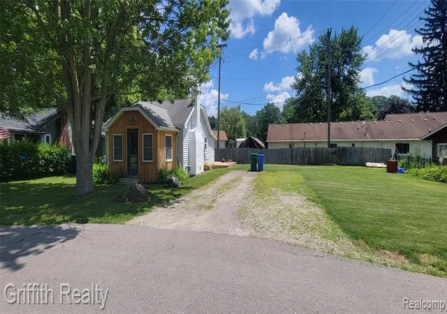 Homes for sale in Howell, MI | 1382 Elmhurst Dr, Howell, MI 48843 | MLS# 61009847